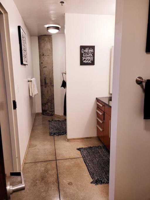Staycation City Loft Free Gated Parking Сейнт Луис Екстериор снимка