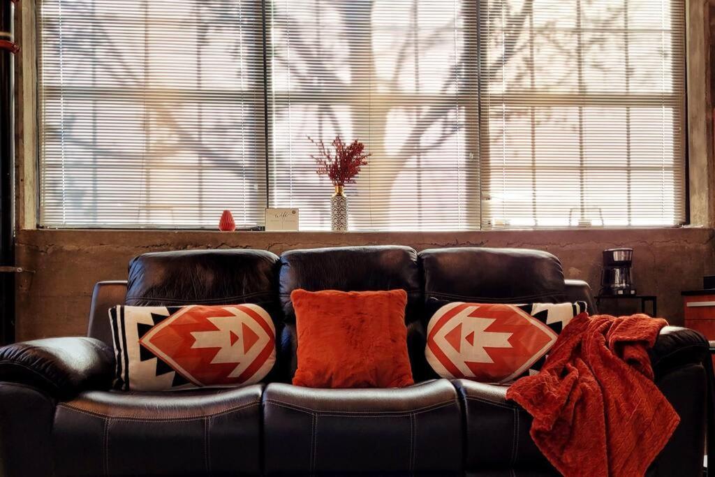 Staycation City Loft Free Gated Parking Сейнт Луис Екстериор снимка